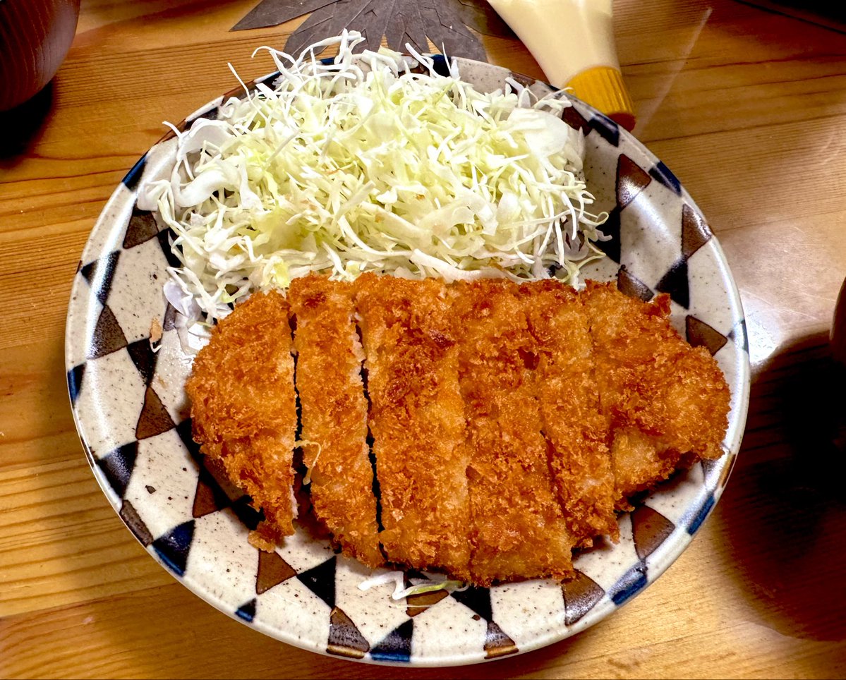 kitsunezuki's tweet photo. 夜ご飯とんかつで今これ https://t.co/AcNaVIwC6L