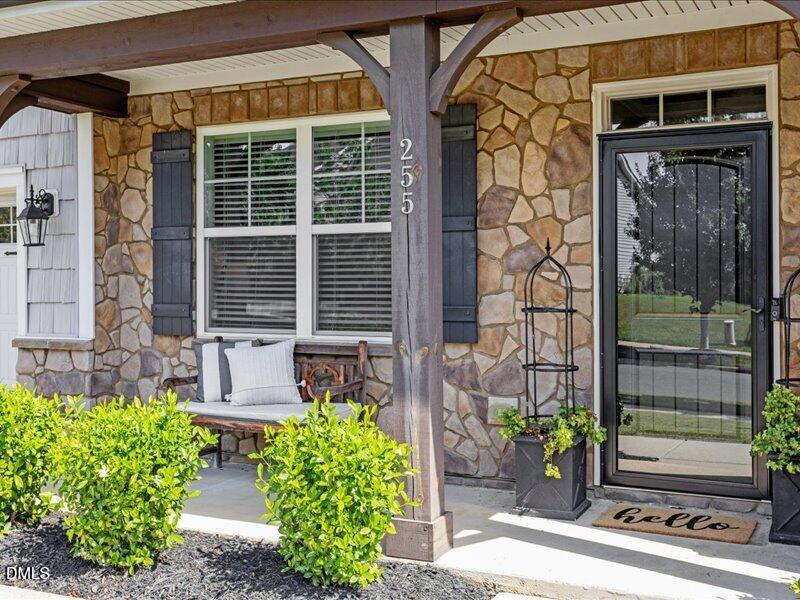 McCormickTeamRE's tweet photo. 255 Empress Road, Hillsborough, NC, 27278
5 bed | 3.5 bath 3071 Sq. Ft.
Active | 650000
https://t.co/u7GIejvFJb
255 Empress Road offers the total package - style, thoughtful upgrades, flexible living spaces, and a wooded backdrop in the highly convenient Waterstone Estates.... https://t.co/7GrHkq7MpH