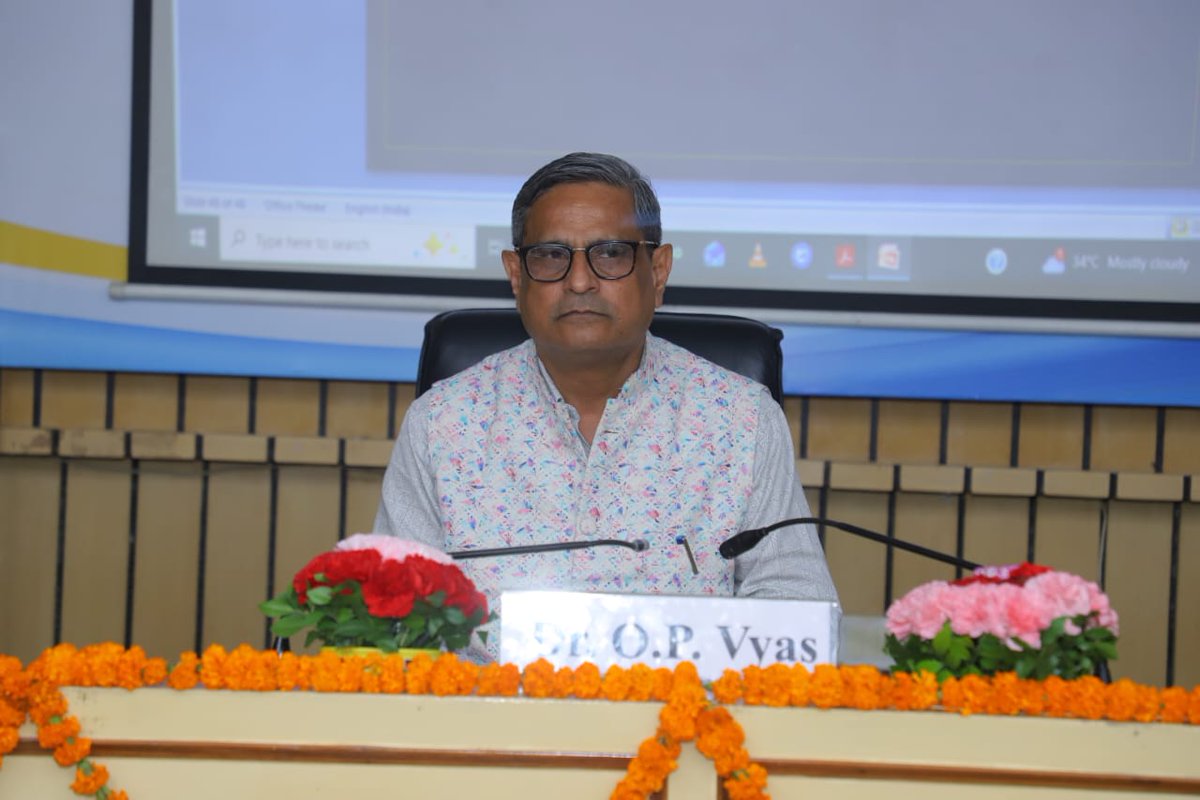 DCPCR's tweet photo. Hon’ble Chairperson Om Vyas at the Pan India Training Programme of District Judges with Prof. V. K. Ahuja, Director, ILI, and Ms. Archana Pathak Dave (@pathak_dav), Additional Solicitor General of India, focusing on human rights, justice, and dignity.

@LtGovDelhi 
@gupta_rekha https://t.co/8ALVvyhJ2z