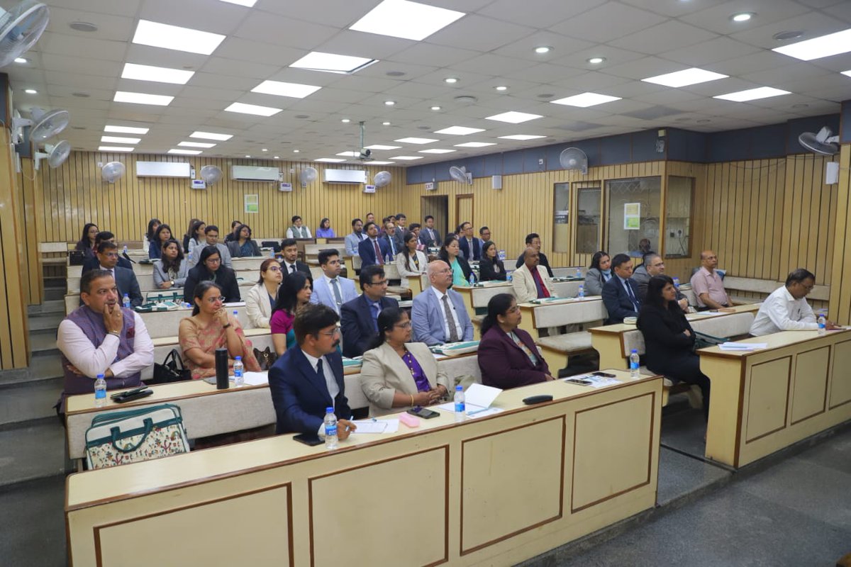 DCPCR's tweet photo. Hon’ble Chairperson Om Vyas at the Pan India Training Programme of District Judges with Prof. V. K. Ahuja, Director, ILI, and Ms. Archana Pathak Dave (@pathak_dav), Additional Solicitor General of India, focusing on human rights, justice, and dignity.

@LtGovDelhi 
@gupta_rekha https://t.co/8ALVvyhJ2z