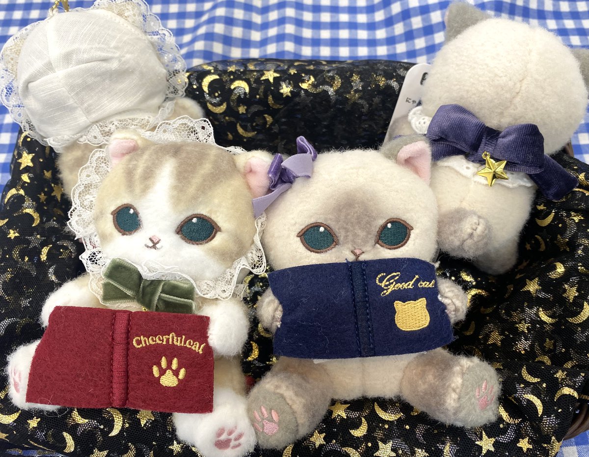 h_kiddyland's tweet photo. 🐾2F #mofusand🐾

📚10月2日(金)  新発売📚

クラシカルな装いのにゃんてぃーくシリーズ🎀やサメにゃん&amp;ちびにゃんのなかよしマフラーぬいぐるみ🧣など、新商品が多数入荷しました✨  

マスコットポーチやぬいぐるみ付きメジャーもオススメです🧶

ぜひチェックしてみてください✨

@mofu_sand https://t.co/WlHncukDEu