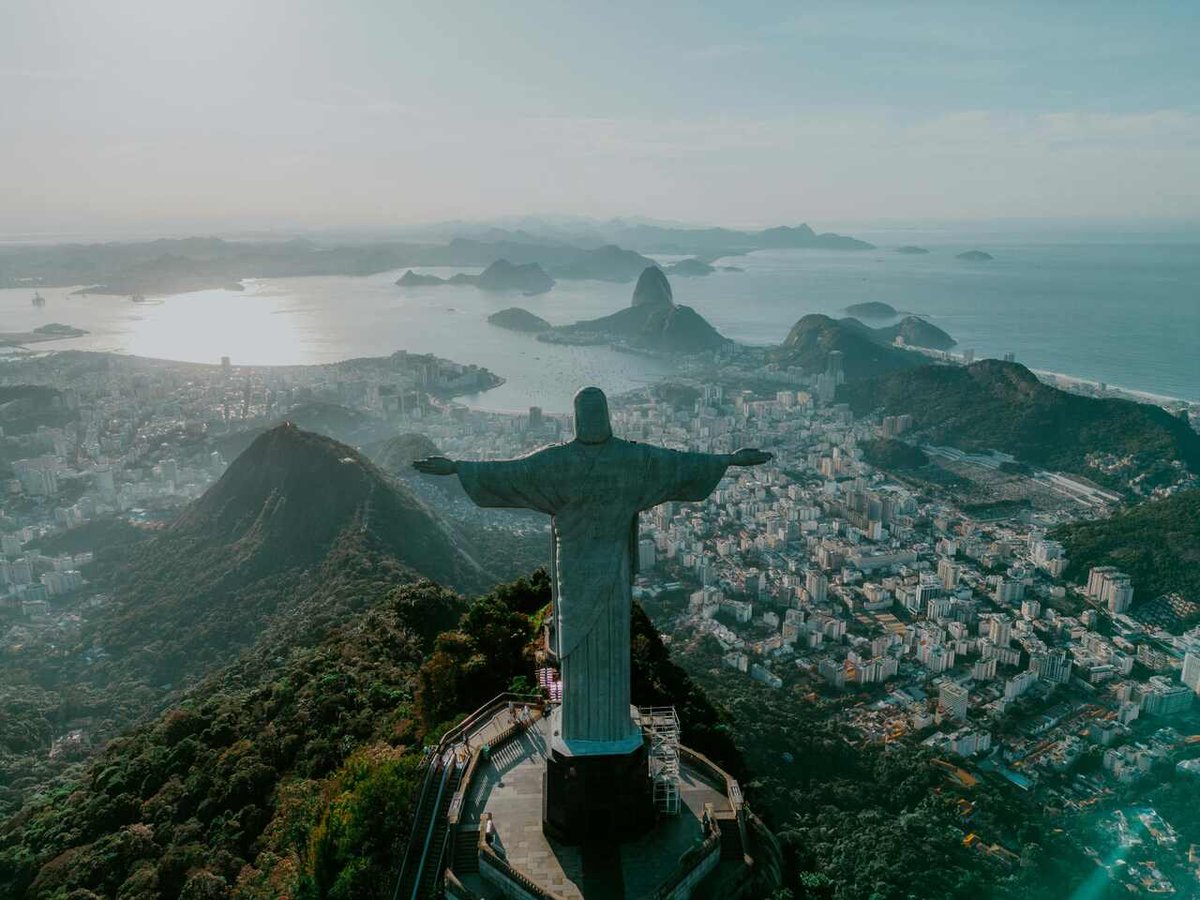 ederalk's tweet photo. @Usucomenta A melhor resposta para esse ataque a nação brasileira é lembrar que, mesmo com todos nossos problemas, o Brasil é um país incrivel! https://t.co/bKTIxs0YkW