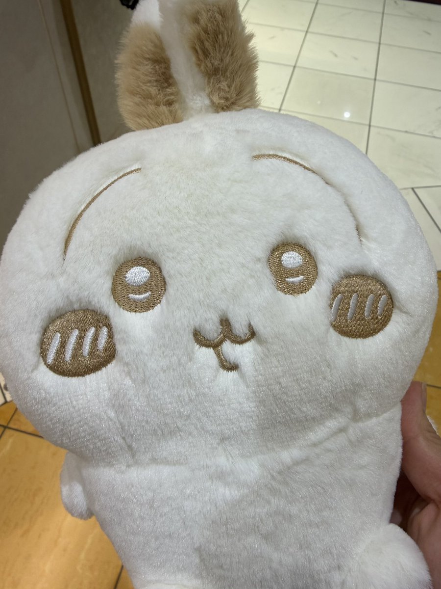 _mina__xpn's tweet photo. UFOキャッチャー200円でとれた🐰💛 https://t.co/DRDD2g2JNQ
