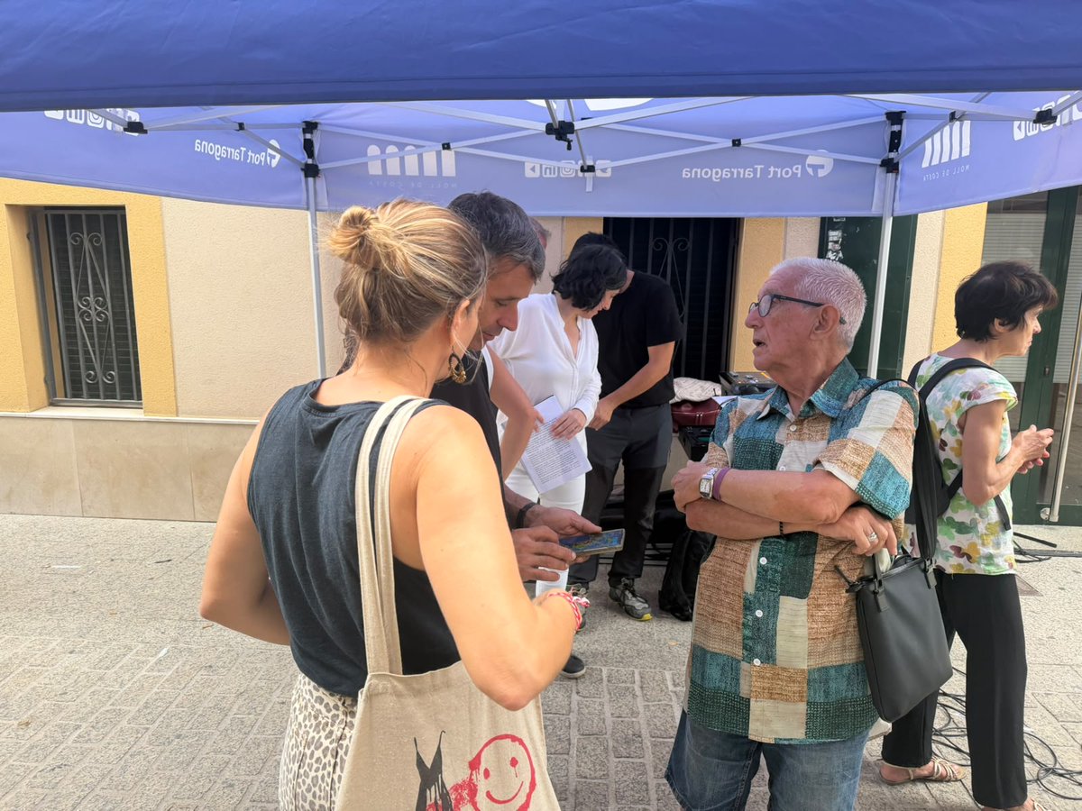 esquerratgn's tweet photo. Hem acompanyat els veïns i veïnes del Serrallo en la col·locació de la placa que identifica l'antic refugi antiaeri del carrer Callao. Un espai que va protegir centenars de persones durant la Guerra Civil i que es recupera per a la memòria del barri. https://t.co/e05ldZAi2b