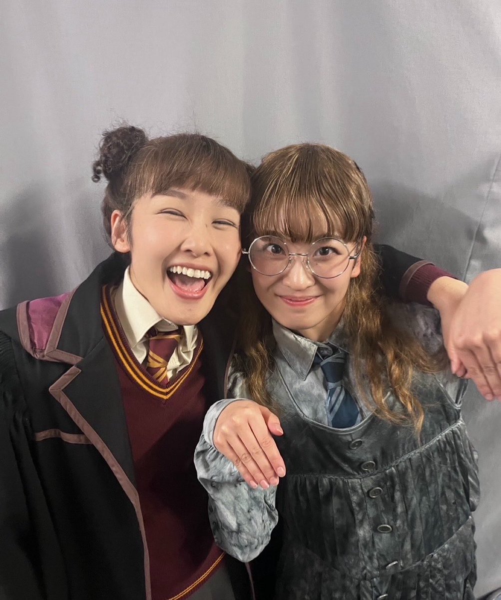 CantoKeiko's tweet photo. 今日もありがとうございました！
ローズでした🌹

お帰りなさい！夏子さん！！
最強おばばの復活…嬉しい！
そして、2年ぶりな康平に、初めまして和哉くん！
1ヶ月ぶりの組み合わせも。

寂しい卒業もありますが、最後まで1公演1公演、お客様に作品を届けられるよう頑張るぞ💪
#ハリポタ舞台 https://t.co/kHMJYCDR2u