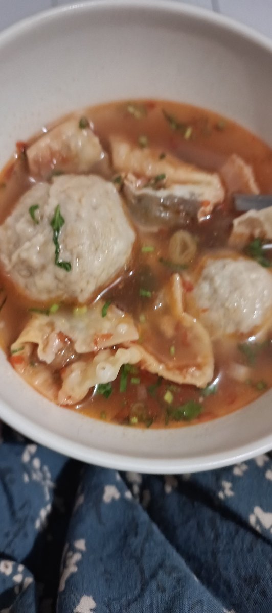 nonucanomuv's tweet photo. Apa atuh da akumah
Seporsi batagor+bakso kuah porsi 7000an aj udah happy
Di kota kalian jajanan kampung beginian berapa seporsi? https://t.co/jtQ4rThmPm