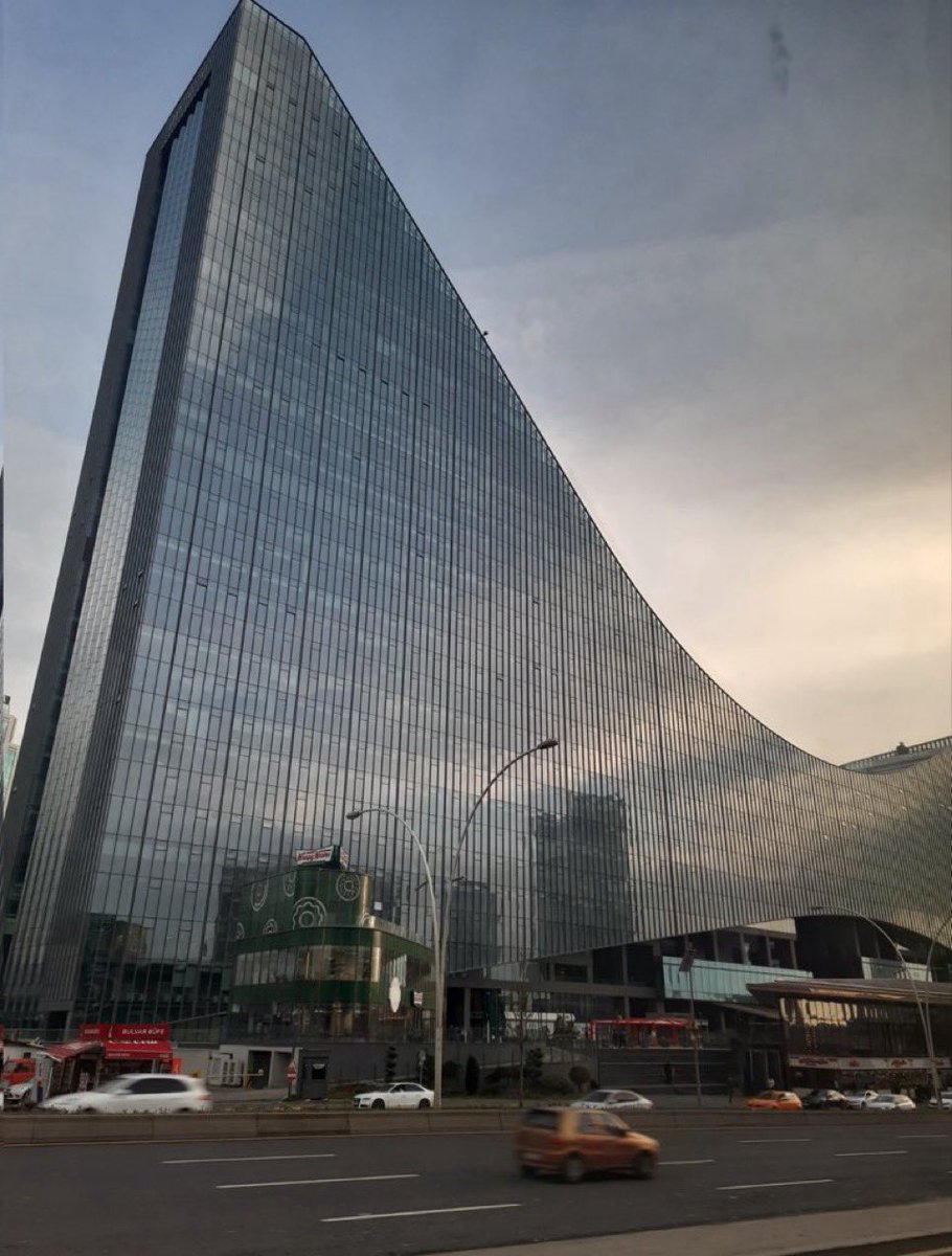 sogutozumetro's tweet photo. New York sanabilirsiniz ama burası Ankara https://t.co/pdvrhGaYeD