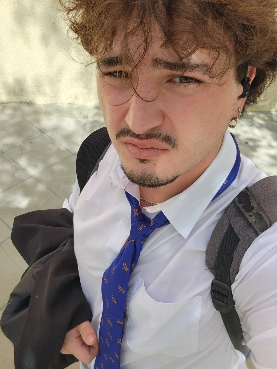 Juvio_06's tweet photo. 3 dias y ya estoy hasta el nabo de la corbata https://t.co/iMwxWrkK3v