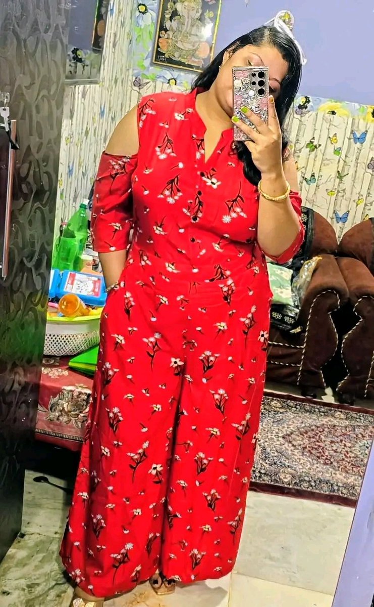 MayaShri0's tweet photo. चेहरे पर सुकून, आँखों में शरारत… 🔥
मुझे समझना आसान नहीं, महसूस करना पड़ता है ❤️ https://t.co/auy7IcqXtQ