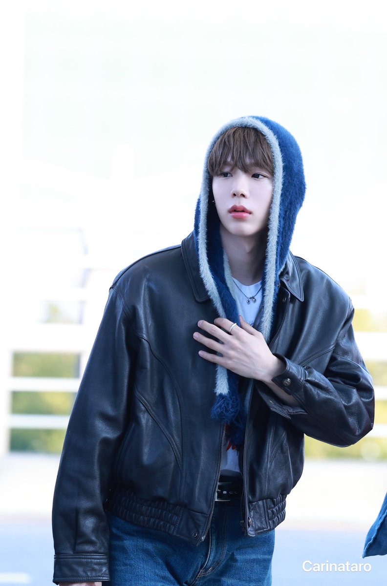 l_veyaright's tweet photo. 머리 뭐 얹을때 귀여움 두배 https://t.co/6qgQvQE6JF