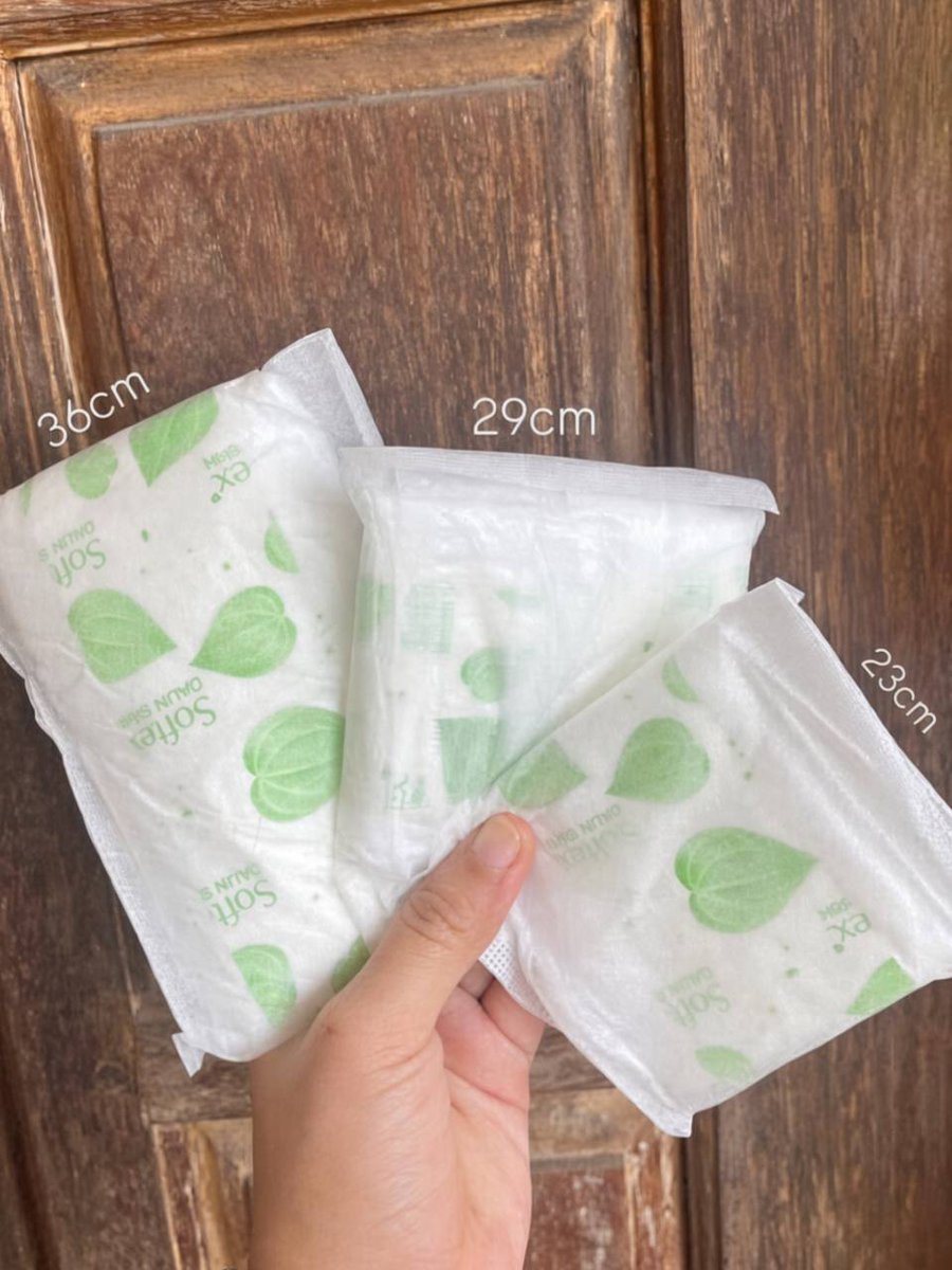 lounoiree's tweet photo. suka beli 2-3 pembalut dengan ukuran beda skrg cukup beli 1 ajaa 😭 JUJUR aku merasa kebantu bgt dengan adanya inovasi 3in1 ini 😭😭🫶🏻 https://t.co/6R0QB66L8t