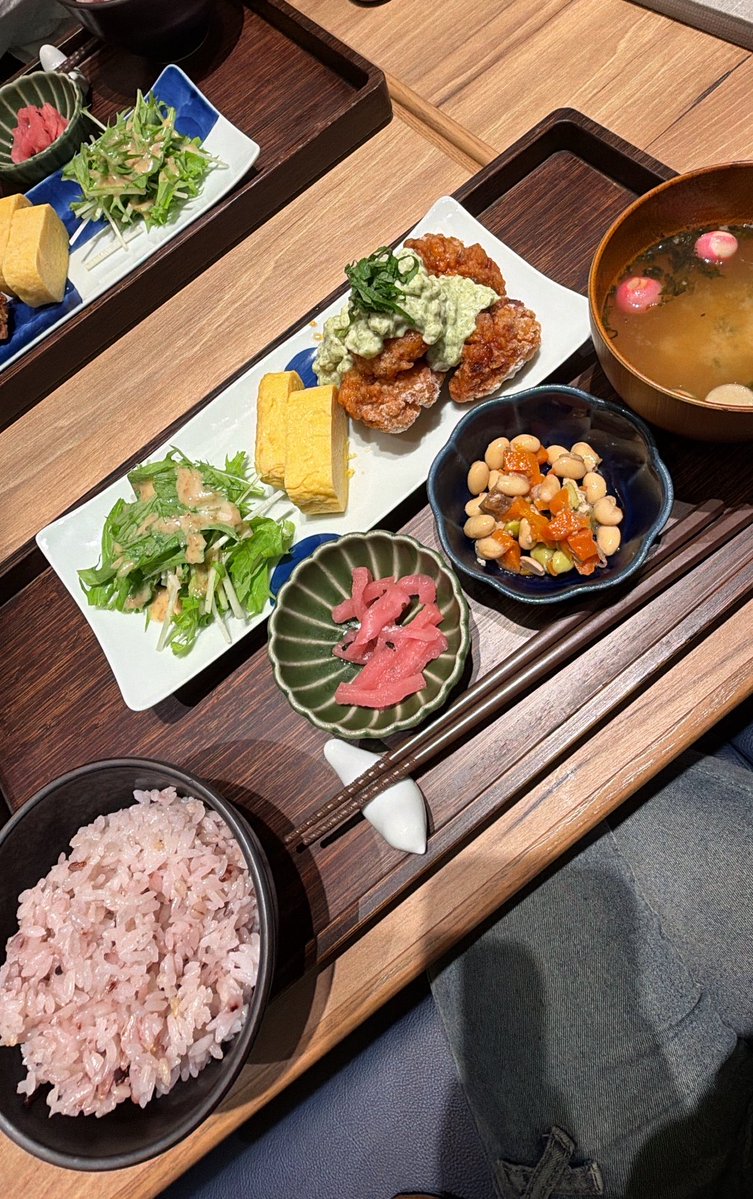 Lemon39750547's tweet photo. 数日前、久しぶりに会ったけど相変わらず超おもろかった
次は爆食ツアーに決定🍚 https://t.co/eG3cS2IGqh