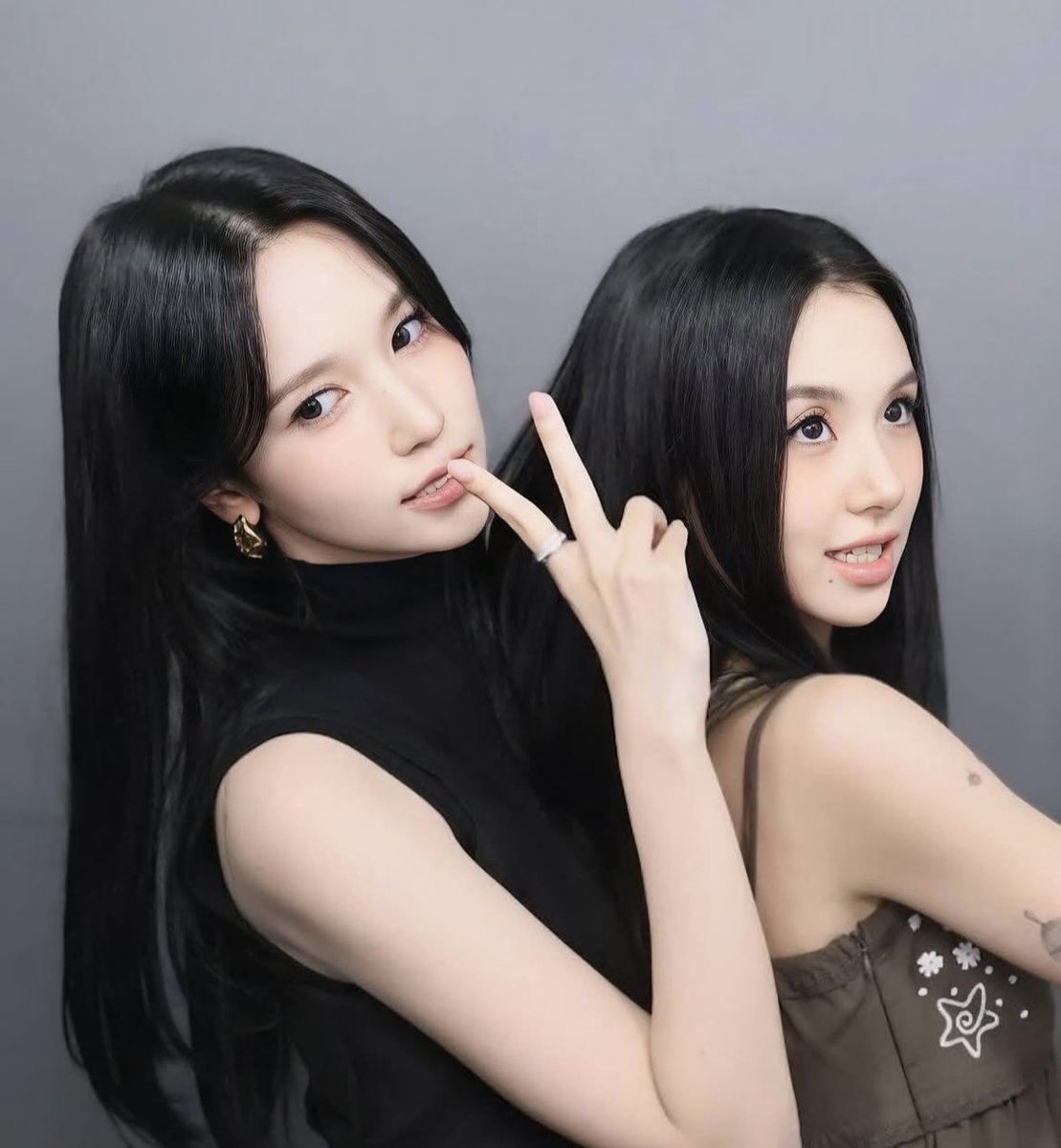 twicesaranheyon's tweet photo. ミチェンが
とっても恋しいんですけど〜

この距離感良すぎる💕

#MINA #CHAEYOUNG
#Michaeng https://t.co/75AdQKCB1i