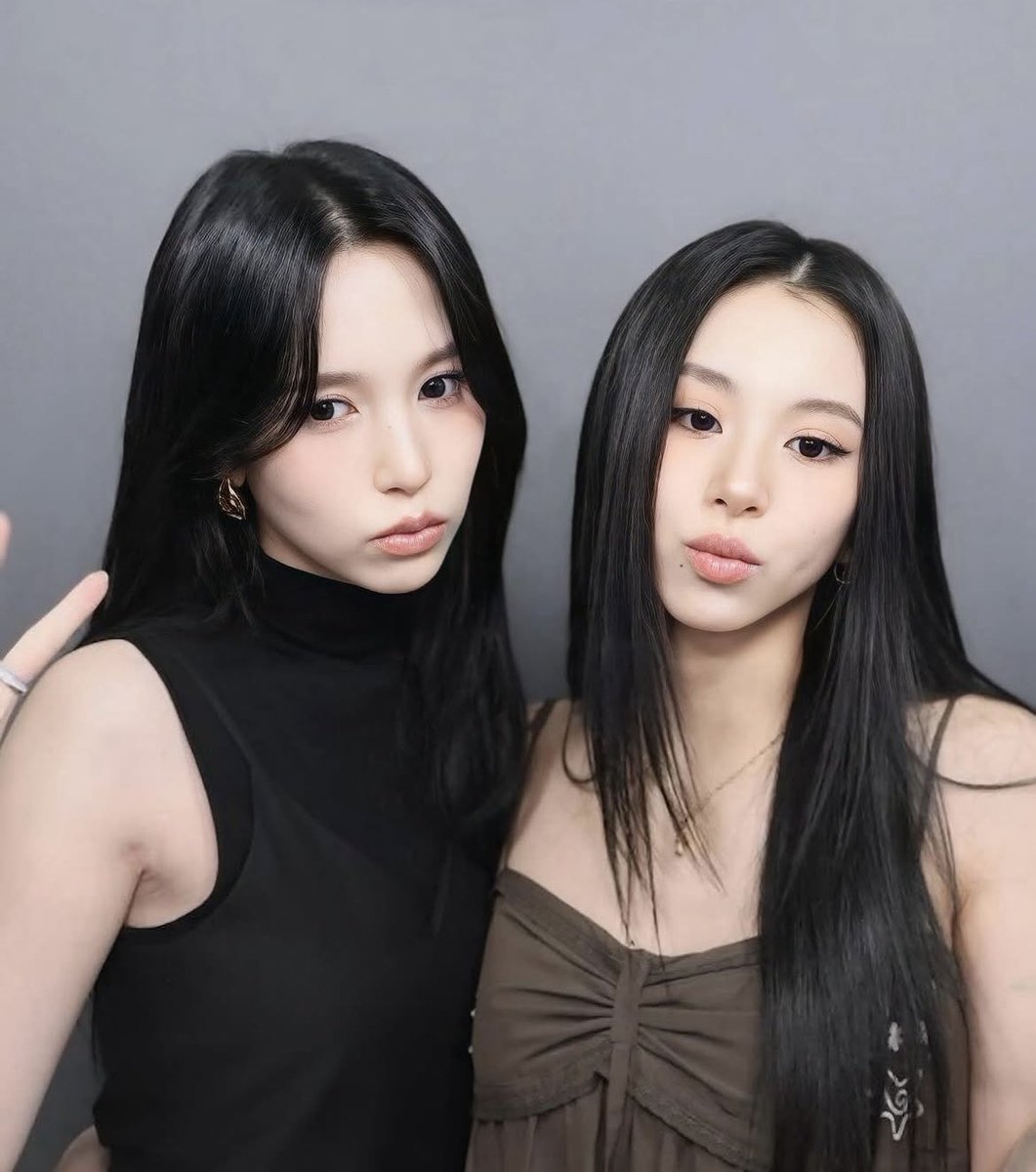 twicesaranheyon's tweet photo. ミチェンが
とっても恋しいんですけど〜

この距離感良すぎる💕

#MINA #CHAEYOUNG
#Michaeng https://t.co/75AdQKCB1i
