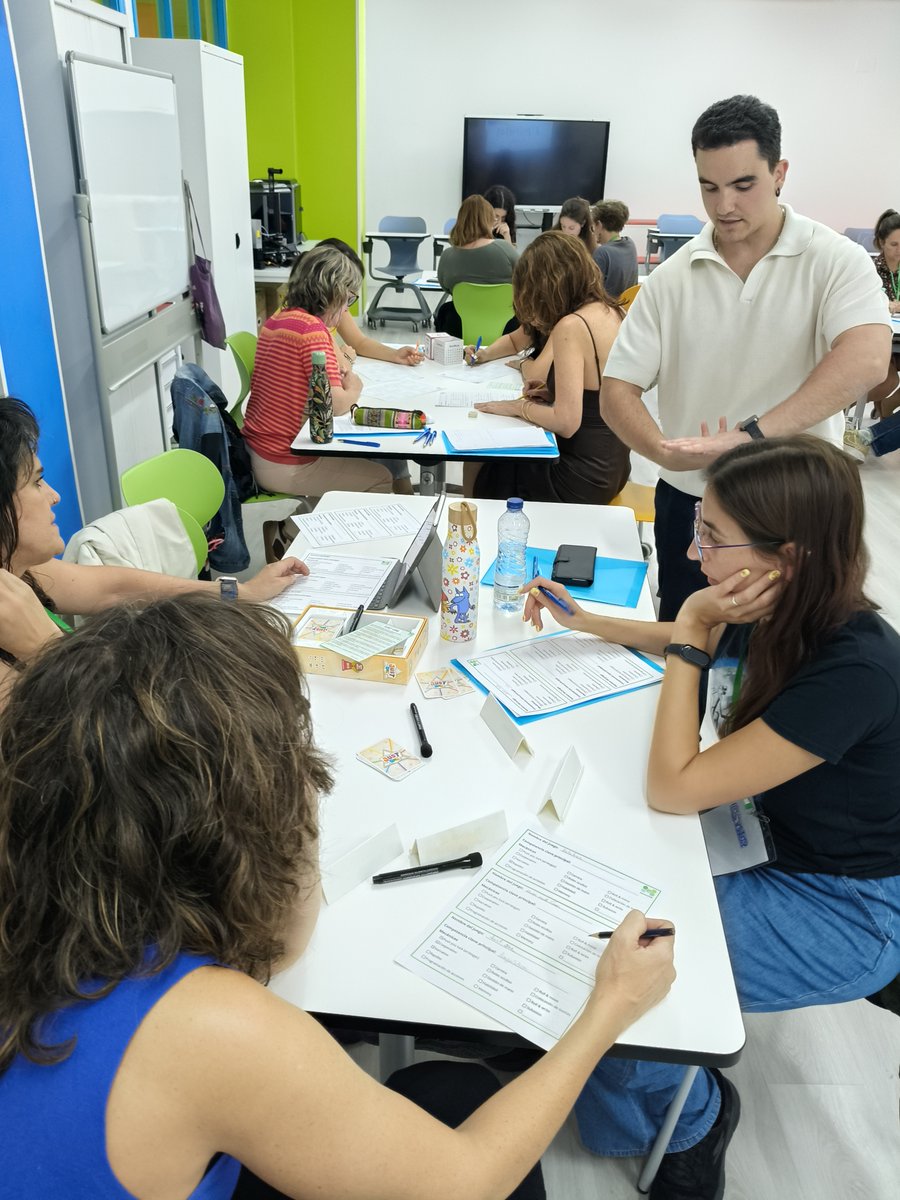 CFIE_Segovia's tweet photo. 🚨Primera sesión Cº: APRENDIZAJE BASADO EN JUEGOS🚨
🗣️Con Víctor Aguado y Víctor Granero, de Element 106 de Segovia.
🎲Conocemos qué es el ABJ, fundamentos teóricos pedagógicos.
🎯Conocemos distintos juegos y sus posibilidades.
🎉¡Es una pasada!
#formacionCyL #innovaCyL https://t.co/2GUCcAqAAa