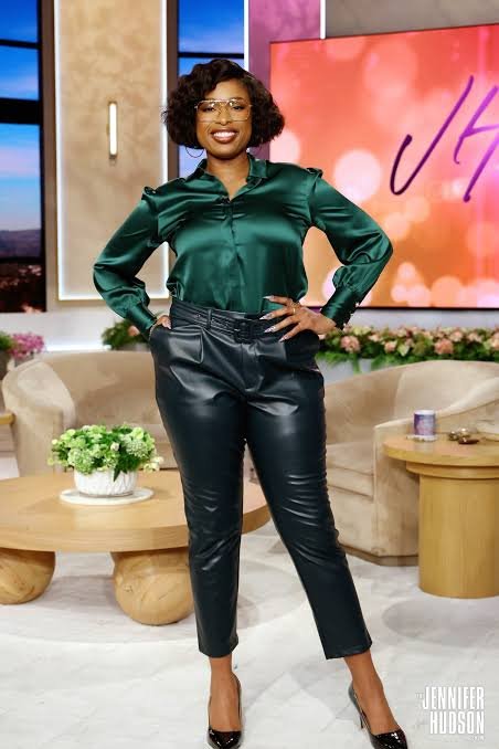 TheTitanBaddie's tweet photo. "Jennifer Hudson pants" is actually so nasty https://t.co/KRuUyuHM6b