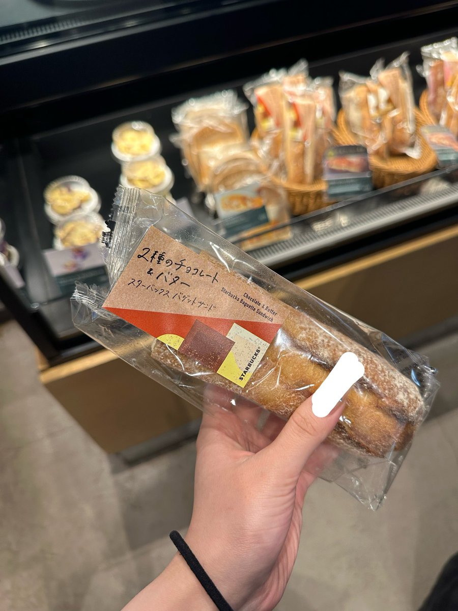 kakiageonni's tweet photo. さっそくスタバの新作、チョコ&amp;バターバゲットサンドをいただいてきた🥖🧈噂通りヒーティングしたら昇天したしあんバターしかって思ってたけどこれも正解すぎる https://t.co/RaXXJZIYu2