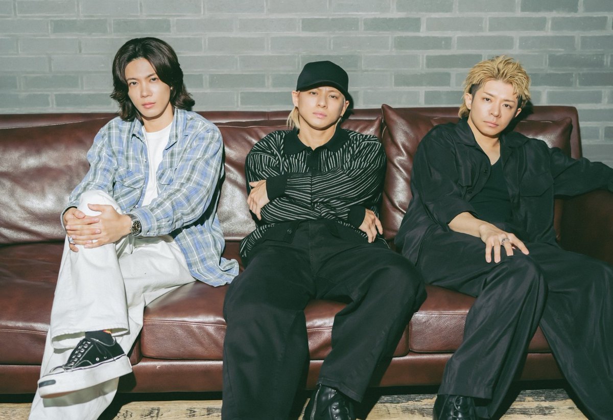 saki2ama1's tweet photo. 簡単に音楽番組で見れる人たちじゃないから10月15日結成記念日の地上波はアツすぎて泣いてしまう https://t.co/upCjQDmh0H