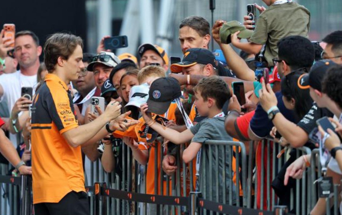 laurogeitabat's tweet photo. oscar stopped to sign for the fans today 🫶🏻 https://t.co/FeW6oSuryQ