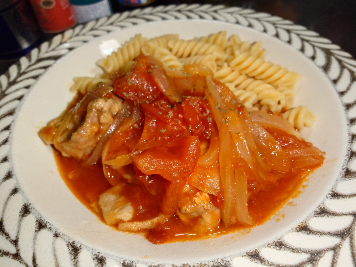 yukari_white's tweet photo. 今夜は鶏肉のスペッツィアーノを作りました！🇮🇹(,,òㅅó,,)ฅ🍗 https://t.co/ExX4wVhGov
