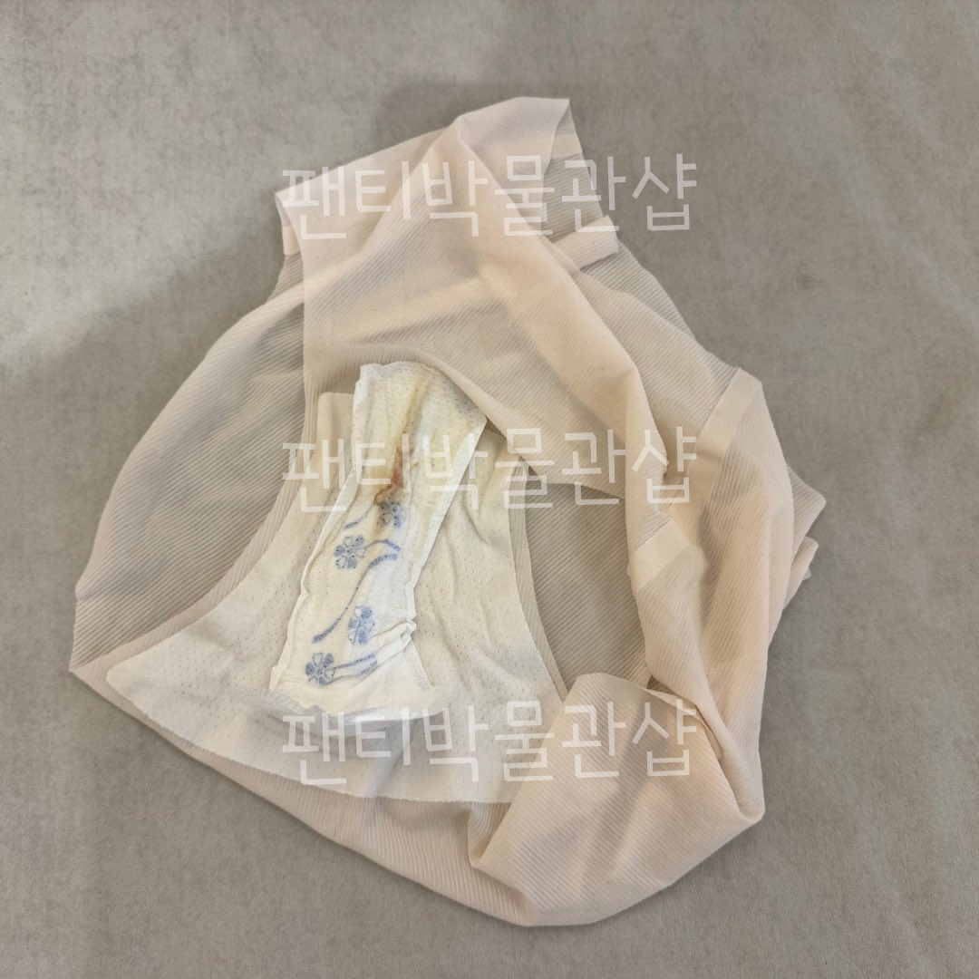 wardrobeurshop1's tweet photo. 이름: -
나이: ?
직업: 일본인 관광객
관계: -
품목: 팬티2장
사이즈:
거래방법: 택배
상태: 생리대 붙었던거1 나머지1 샤워부스에
있던거라 좀 축축? 합니다
판매가: 개당2.3 일괄4
인증 및 사진 제공여부: 첨부사진
#팬티 #패티시 #페티쉬 https://t.co/QBt0PYCbR8