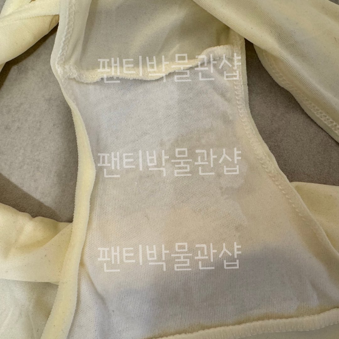 wardrobeurshop1's tweet photo. 이름: -
나이: ?
직업: 일본인 관광객
관계: -
품목: 팬티2장
사이즈:
거래방법: 택배
상태: 생리대 붙었던거1 나머지1 샤워부스에
있던거라 좀 축축? 합니다
판매가: 개당2.3 일괄4
인증 및 사진 제공여부: 첨부사진
#팬티 #패티시 #페티쉬 https://t.co/QBt0PYCbR8