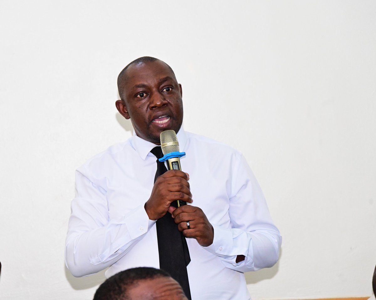 muyambiashraf1's tweet photo. Dr. Nuwagaba Charles, the District Health Officer for Napak, questioned how the National Assessment Team evaluates districts against a new structure when most still score zero. He pointed out that health centers are expected to have doctors and roughly 50 health workers, yet most districts have only about 10.

#LocalGOVT27 
#KnowYourBudget27 
#TenfoldGrowth