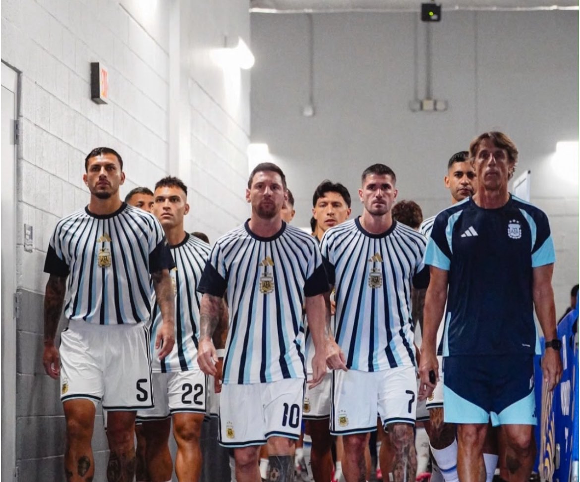 adeofbarcelona's tweet photo. This Aura can never be recreated in that Argentina squad again. They can only try but it will never be the same.

I miss Leo in that Argentina squad 🇦🇷 ❤️ https://t.co/2j17db8T9K