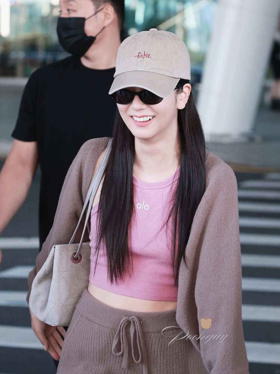 titijen29's tweet photo. Jisoo back in Seoul #jisoo https://t.co/xsySgw2CNQ