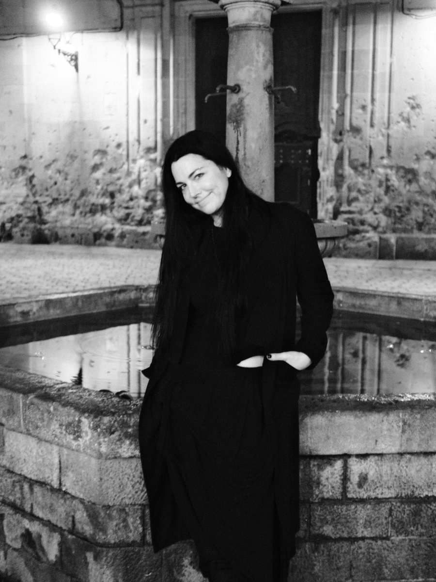 GamesOfEV's tweet photo. IG | @AmyLeeEV returns to the iconic Plaza de San Felipe Neri, the historic location where “My Immortal” was filmed! ✨️🖤 #Evanescence https://t.co/aUHnXtViFU