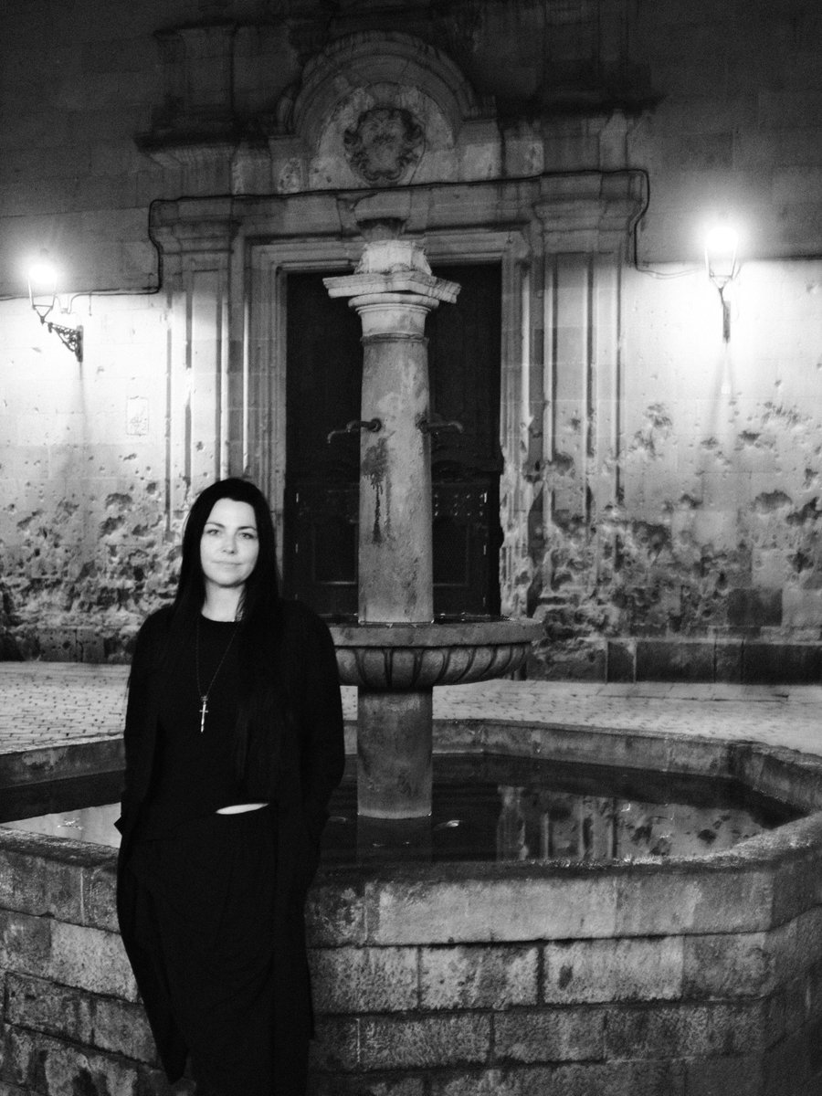 GamesOfEV's tweet photo. IG | @AmyLeeEV returns to the iconic Plaza de San Felipe Neri, the historic location where “My Immortal” was filmed! ✨️🖤 #Evanescence https://t.co/aUHnXtViFU
