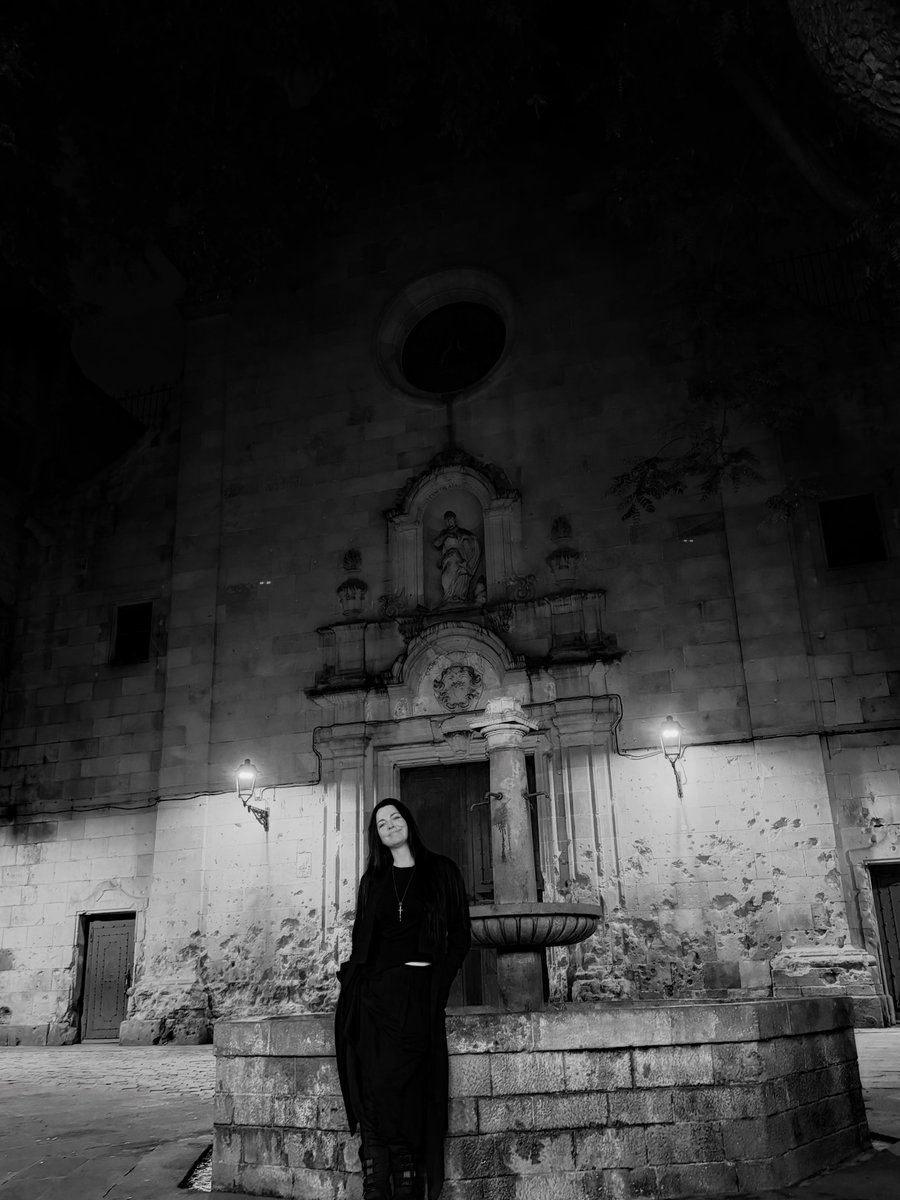 GamesOfEV's tweet photo. IG | @AmyLeeEV returns to the iconic Plaza de San Felipe Neri, the historic location where “My Immortal” was filmed! ✨️🖤 #Evanescence https://t.co/aUHnXtViFU