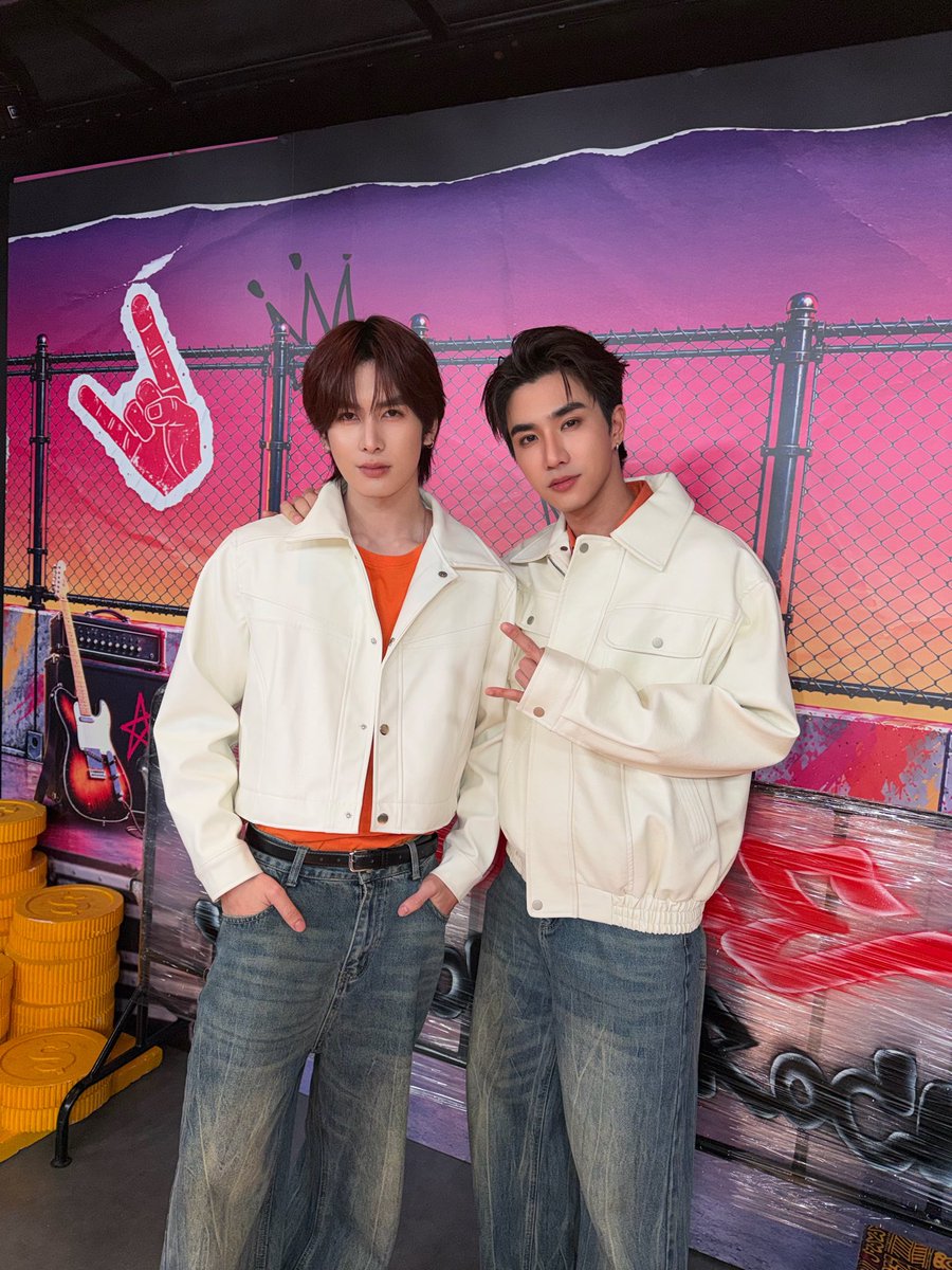 perthppe's tweet photo. รอบที่แล้วแยกกันเท่ รอบนี้มาเท่ด้วยกันครับ😎🔥
👉 https://t.co/vpDDEz8u8a

SHOPEE PERTHSANTA NAROCK MAK
#ShopeeLivexPerthSanta https://t.co/LQbSWsZed3