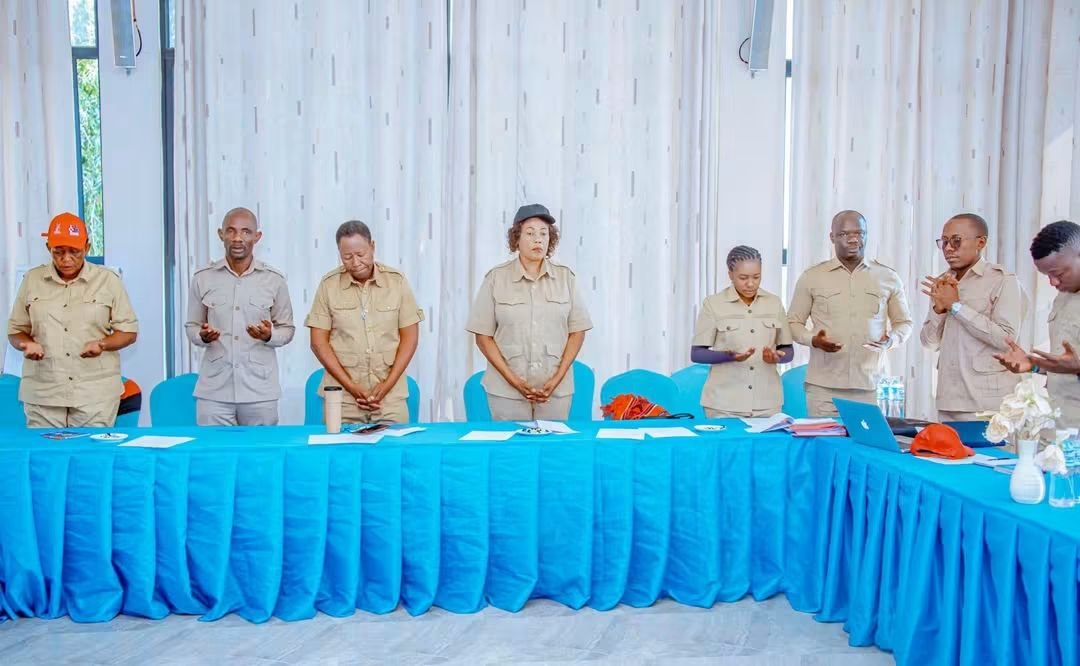 Sisimizi3's tweet photo. Uongozi wa CHADEMA Taifa 

Tundu Lissu (Mkristo)
John Heche (Mkristo)
John Mnyika (Mkristo)
Amani Golugwa (Mkristo)
Deo Mahinyila (Mkristo)
Brenda Lupia (Mkristo)
Susan  Lyimo (Mkristo)
Rose Mayemba (Mkristo)
Godbless Lema (Mkristo)
Boni Yai (Mkristo)
Joseph Mbilinyi (Sugu) Mkristo

Kwanini WOTE wakristo tena ROMAN