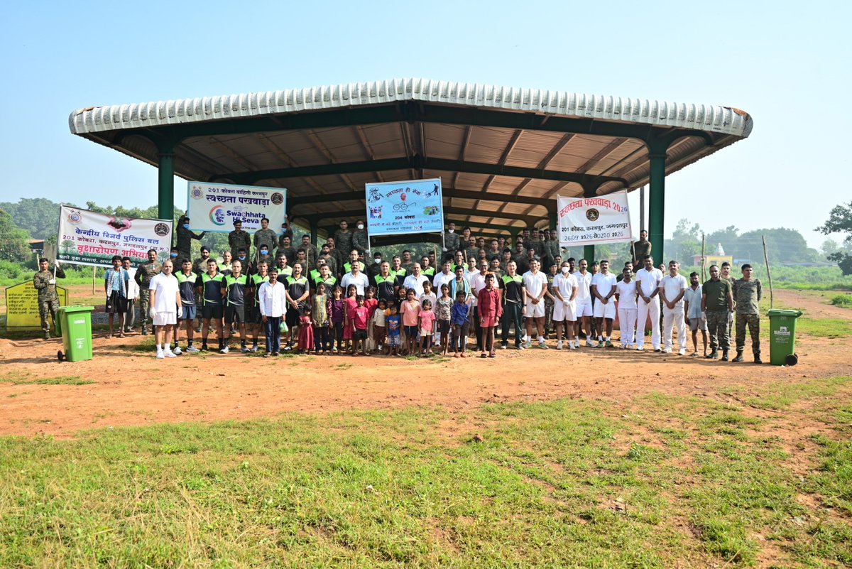 201_CoBRABN's tweet photo. #SHS2026 saw a strong community effort at Madpal, Bastar (Chhattisgarh), as personnel of 201 &amp; 204 CoBRA Bns joined local villagers in a special cleanliness drive at the weekly market. The Swachhata pledge reaffirmed their commitment to cleanliness and Shramdaan. https://t.co/w5KhBqPEjZ
