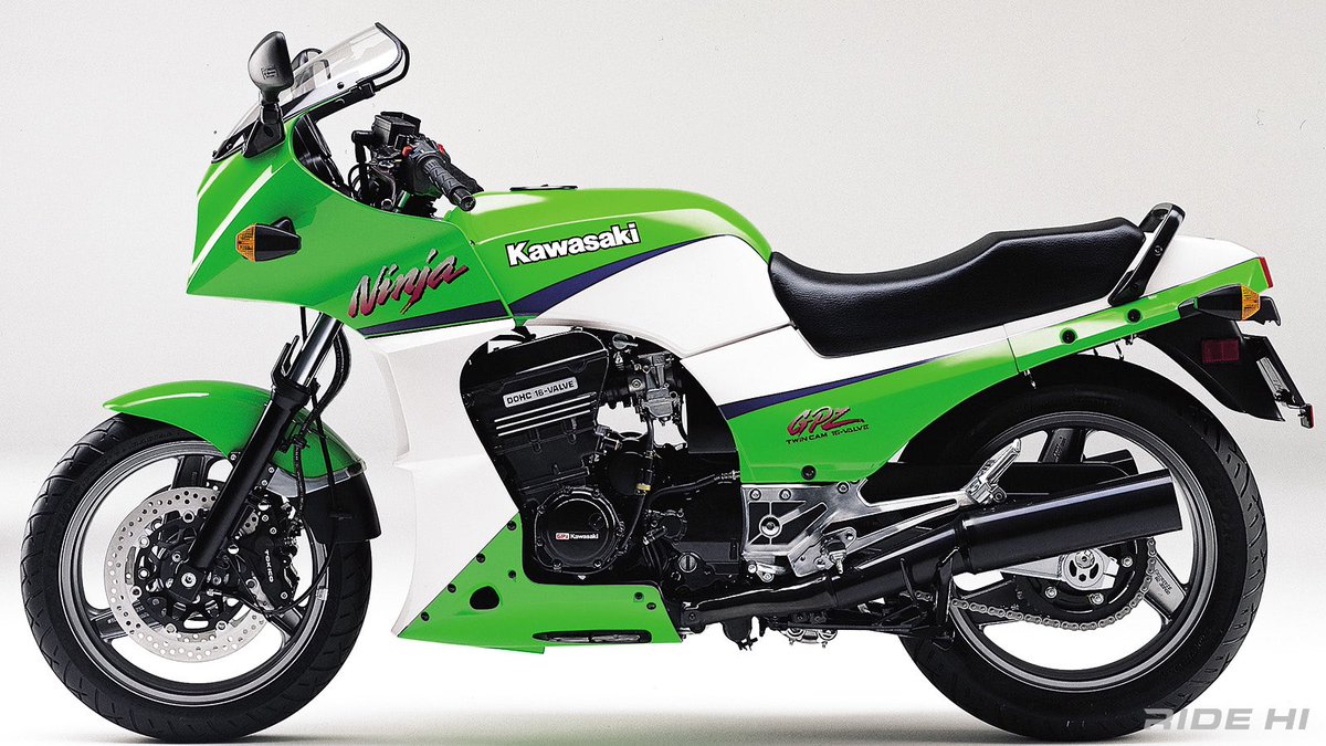 PutiMotor's tweet photo. '83〜'03 カワサキ「GPZ900R」の変遷

2000年 A13
マレーシア仕様のみ、東京モーターショーで参考出品したイエロー×ブラックを既存の赤×グレーに加える

2001年 A14
A6と良く似たブラック×グレーと定番のライムグリーン

2002年 A15
外観カラーリングはA14のまま排気ガス規制対応の２次空気導入装置を設定

https://t.co/fb0DckKe5m