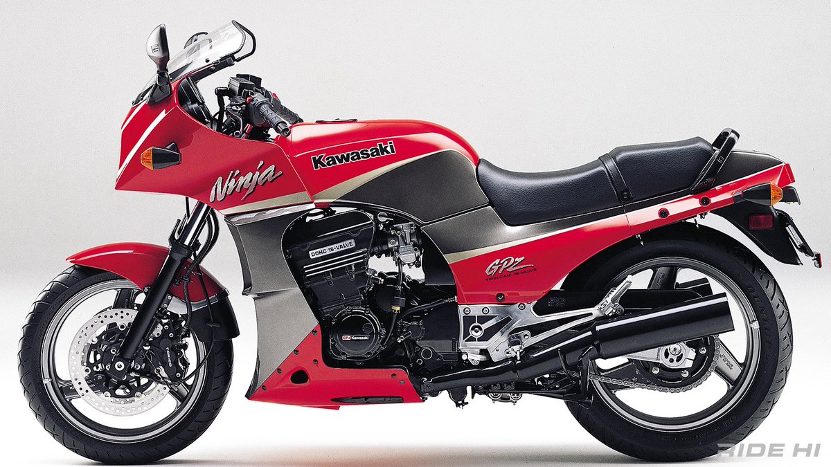 PutiMotor's tweet photo. '83〜'03 カワサキ「GPZ900R」の変遷

2000年 A13
マレーシア仕様のみ、東京モーターショーで参考出品したイエロー×ブラックを既存の赤×グレーに加える

2001年 A14
A6と良く似たブラック×グレーと定番のライムグリーン

2002年 A15
外観カラーリングはA14のまま排気ガス規制対応の２次空気導入装置を設定

https://t.co/fb0DckKe5m