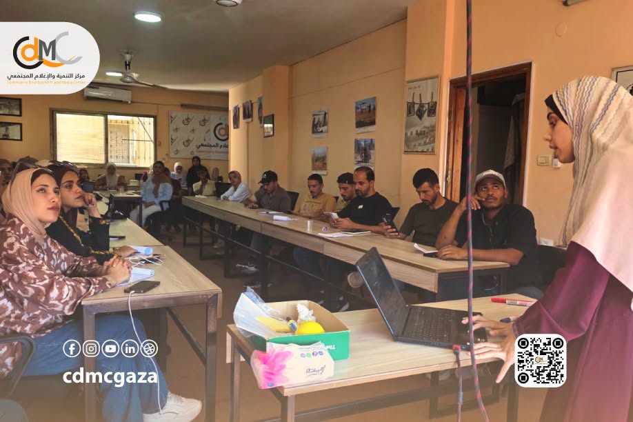 cmcgaza's tweet photo. 📌 من الحضور الرقمي… إلى فرص مهنية أوسع! 💼
ضمن تدريبات #CDMC لسفرائه، تعرّف سفراء «نبض غزة» على الاستخدام المهني لمنصة LinkedIn، من بناء ملف مهني يعكس مهاراتهم وخبراتهم، إلى توسيع شبكة العلاقات والتواصل مع الفرص المهنية، بمشاركة م. الشيماء الكحلوت.
#مبادرة_نبض_غزة #الحماية_حق https://t.co/OboEE3VpQU