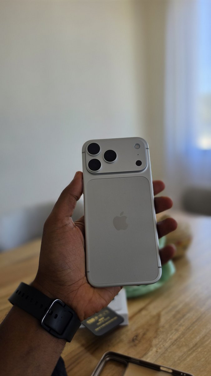 yefelekebay's tweet photo. Man the way my heart stopped for a second. 

So my sister in law got the new Iphone 18, she didn't event set it up and I was taking a picture of it (also removed the cover for the pic) And when I putting the phone down, it slipped through my fingers and fall face first on our marble floor 😭 ልቤ ተተረከከ ነው  የምላችሁ luckly everything was intact and functioning well. Phew!