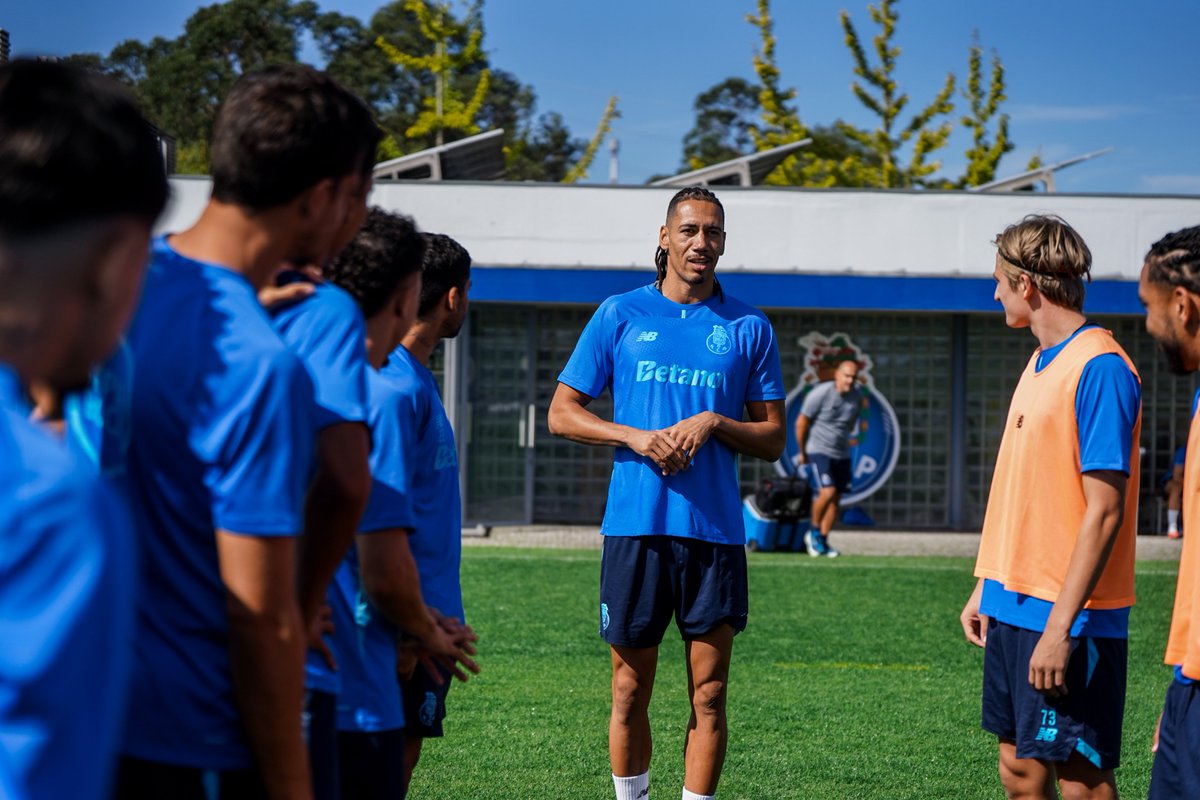FCPorto's tweet photo. Smalling’s first initiation. Welcome to the family! 💙🐉 https://t.co/0bigpcxCvN