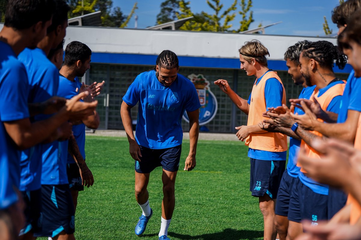 FCPorto's tweet photo. Smalling’s first initiation. Welcome to the family! 💙🐉 https://t.co/0bigpcxCvN
