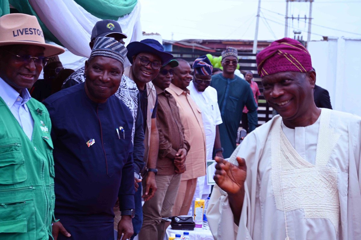 lagosagric1's tweet photo. @auduef 40-million-dose-capacity solar-powered vaccine cold storage facility launch aimed to strengthen livestock vaccination and productivity across Lagos State.

#LASG
#FoodSecurity https://t.co/I2Na8jMpTd