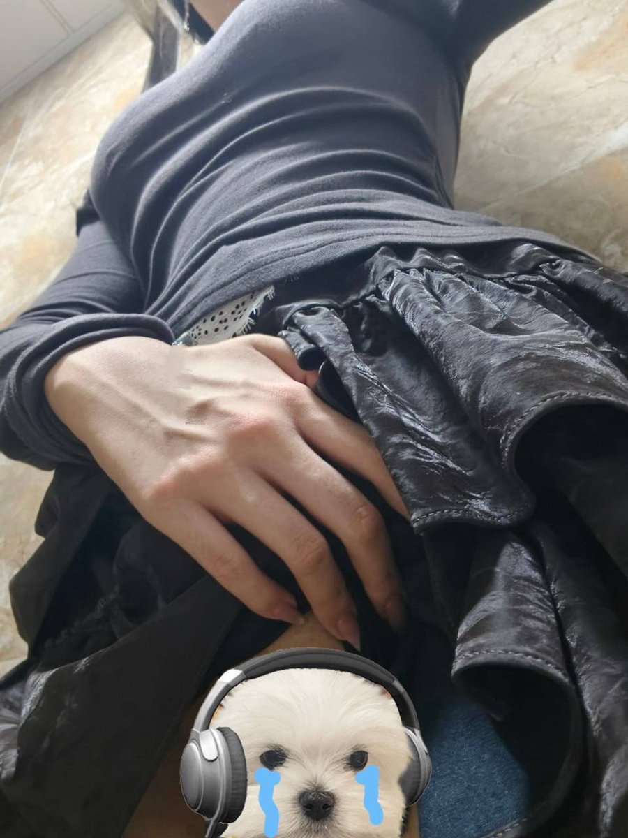 Scarlettzvbk's tweet photo. 有人在吗？？？

想发点照片  有人锐评女大福照吗

直接给不墨迹  发完我要删了….. https://t.co/53V3qaNDRF