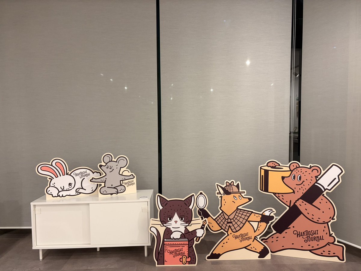 muratakimpaku's tweet photo. 設営完了〜！
いよいよ明日からですっ✨

販売コーナー、展示コーナー、箔押しコーナー、フォトスポット、、、

楽しんでいただける空間、オビワンさんと一生懸命、つくりました😊
皆様のご来場お待ちしております‼️
#村田金箔 https://t.co/oXhJI8Lq4L