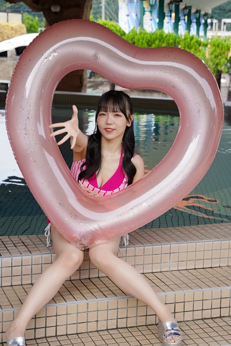 OSAJIRO5260's tweet photo. YUGUREMI霞音あやなちゃん🐶です。

とっても可愛いこの子…実はアイドルなんです😊ライブに来て、パフォーマンスを直接みて欲しいな😆

そしてなんと！10月13日に無銭ライブもあるよ。青山行けるよって人はぜひ足を運んでみてね😉

#霞音あやな #ユグレミ #近代麻雀水着祭2026 #いかなきゃキンマー https://t.co/JijKDE0eFY