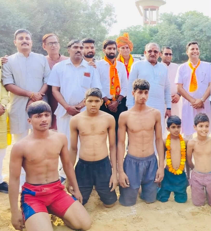bheemsinghpayla's tweet photo. राजस्थान के जैसलमेर स्थित पवित्र तीर्थ स्थल रामदेवरा से 2सितंबर को प्रारंभ हुई लोक मंथन यात्रा कोटपूतलीजिले में क्षेत्रीय प्रचारक आदरणीय श्री निंबारामजी भाईसाहब,क्षेत्रीय कार्यवाह जसवंत विभाग प्रचारक अक्षय जी,विभाग कार्यवाह महेशजी,जिला प्रचारक कुलदीप जी ,वरिष्ठ पदाधिकारीगण रहे https://t.co/7aVnzhl47D