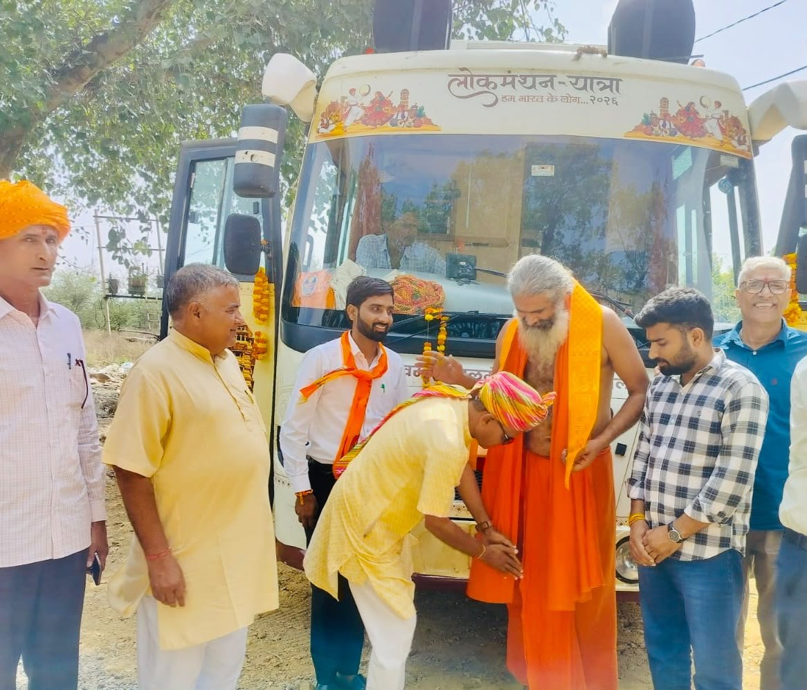 bheemsinghpayla's tweet photo. राजस्थान के जैसलमेर स्थित पवित्र तीर्थ स्थल रामदेवरा से 2सितंबर को प्रारंभ हुई लोक मंथन यात्रा कोटपूतलीजिले में क्षेत्रीय प्रचारक आदरणीय श्री निंबारामजी भाईसाहब,क्षेत्रीय कार्यवाह जसवंत विभाग प्रचारक अक्षय जी,विभाग कार्यवाह महेशजी,जिला प्रचारक कुलदीप जी ,वरिष्ठ पदाधिकारीगण रहे https://t.co/7aVnzhl47D