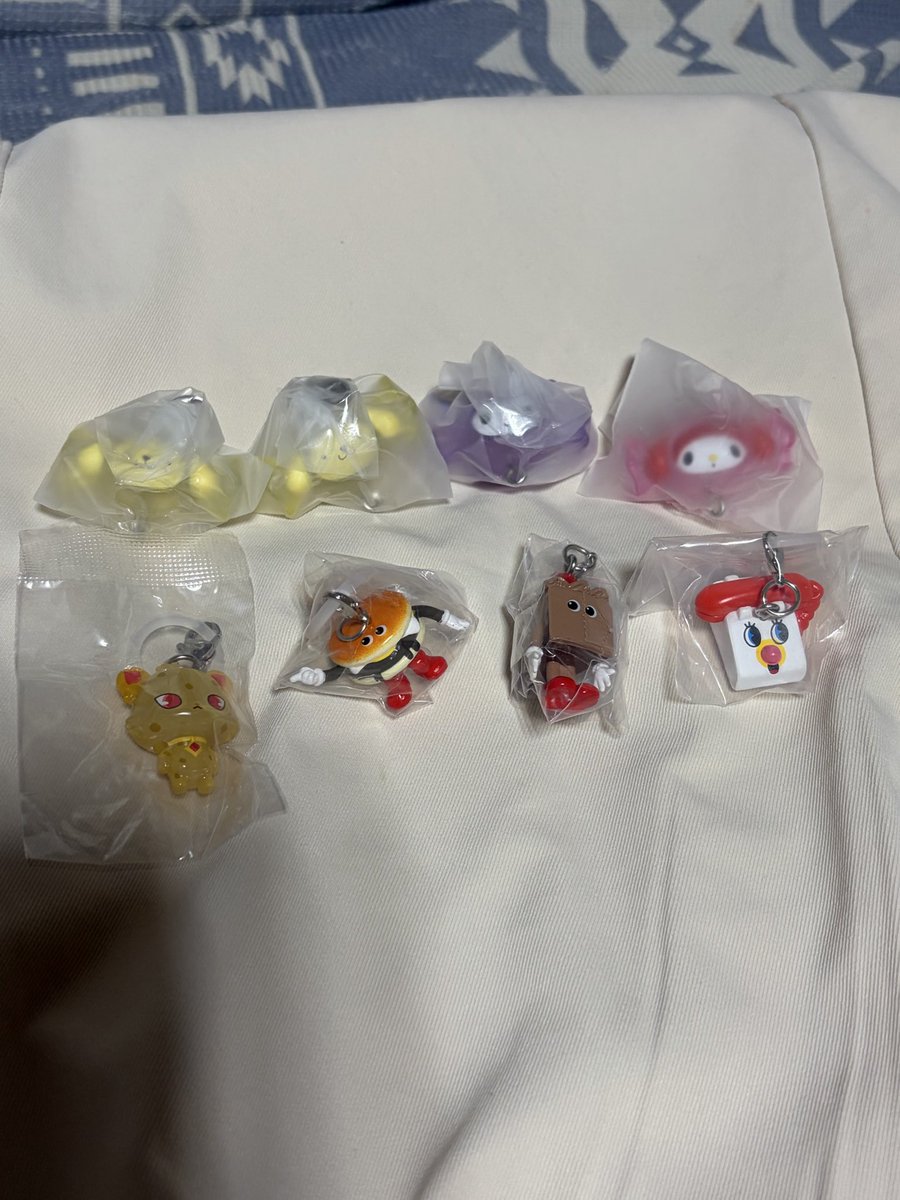 rubynyam's tweet photo. @Mobu_SS 検索から失礼致します。
サンリオハロウィンキティ希望なんですが、画像の中で交換可能な物はございますでしょうか？ https://t.co/ad4CE20IFO