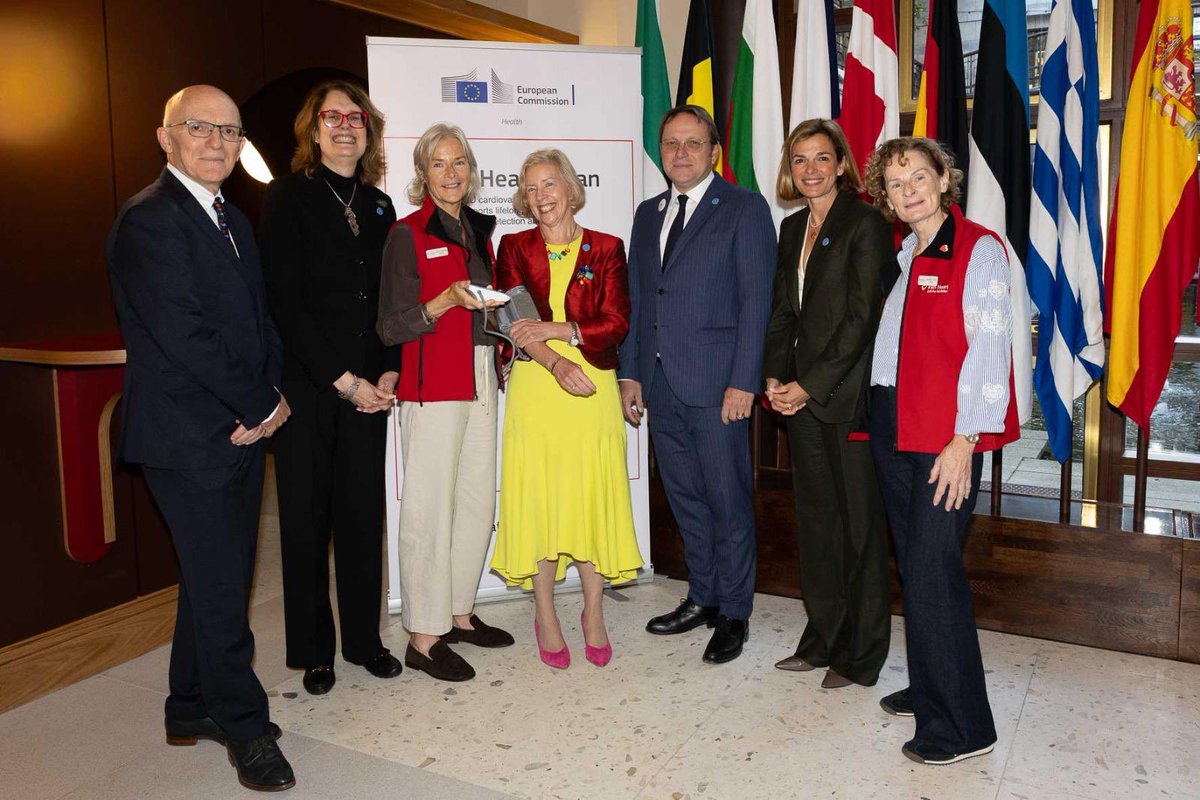 OliverVarhelyi's tweet photo. Good to see #EUScreeningWeek &amp; #KnowYourNumbers come to life also at the Informal Health @EUCouncil in 🇮🇪

With @EMA_News's Emer Cooke, @ECDC_EU's Pamela @rendiwagner &amp; @EU_Health’s @SandraGallina we put prevention into practice.

Thank you @Ireland2026eu @roinnslainte @escardio https://t.co/NJzO1bNtbd