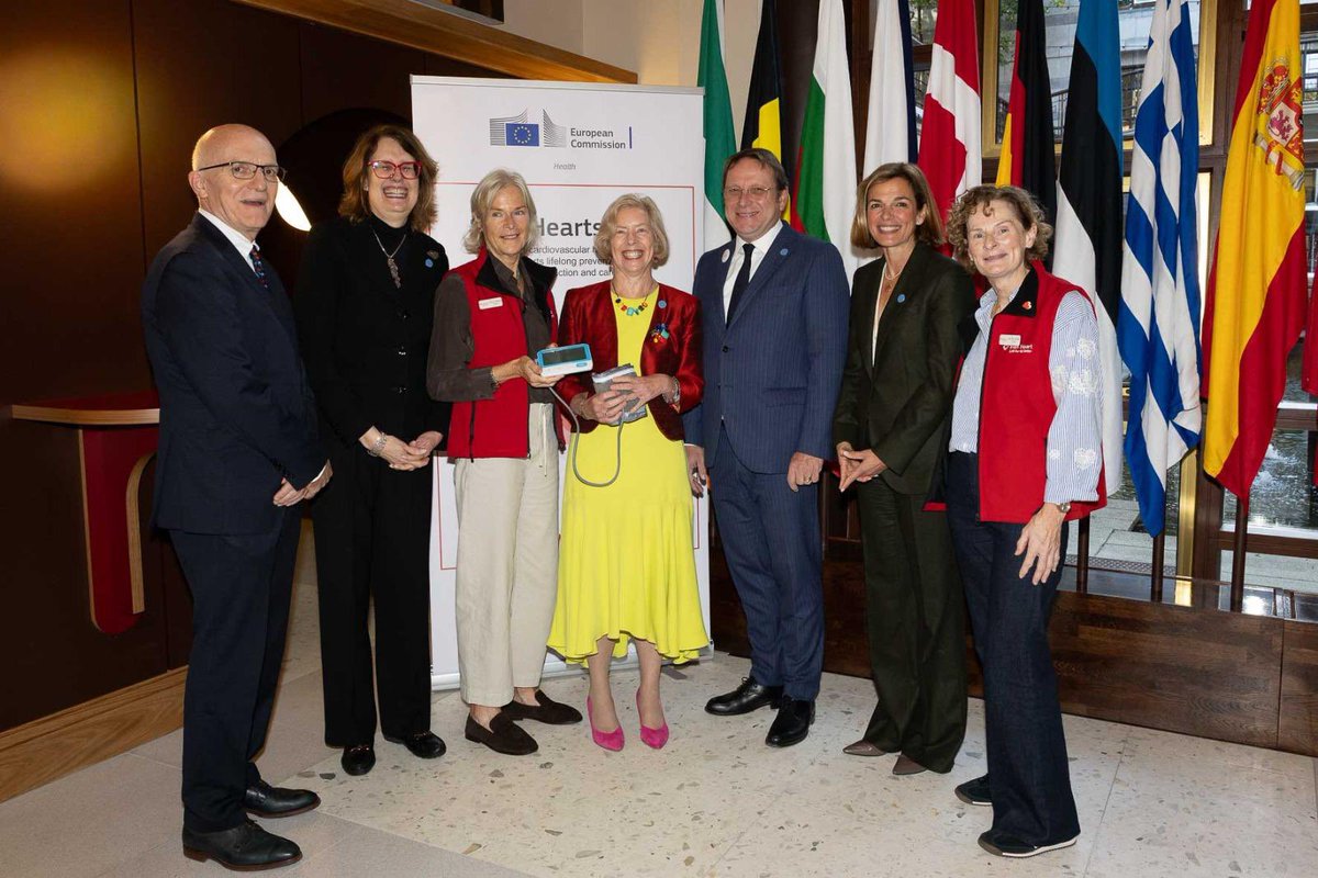 OliverVarhelyi's tweet photo. Good to see #EUScreeningWeek &amp; #KnowYourNumbers come to life also at the Informal Health @EUCouncil in 🇮🇪

With @EMA_News's Emer Cooke, @ECDC_EU's Pamela @rendiwagner &amp; @EU_Health’s @SandraGallina we put prevention into practice.

Thank you @Ireland2026eu @roinnslainte @escardio https://t.co/NJzO1bNtbd
